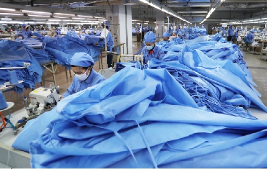 Ecopetrol y Bio Bolsa donarán 147.000 trajes para personal de salud